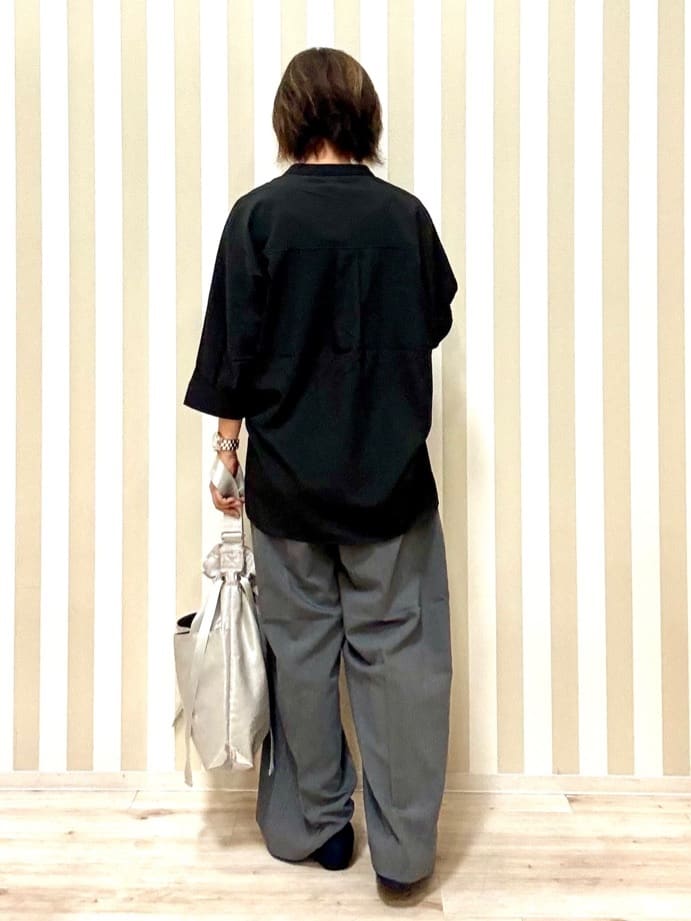 pieceさんの「SHOO･LA･RUE｜【S-LL/洗濯後しわになりにくい】コットン風 前あきドルマンブラウス」を使ったコーディネート