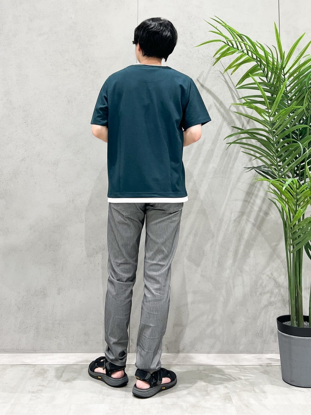 SHI-MAさんの「THE SHOP TK｜ツイルキーネック 半袖Tシャツ 接触冷感/洗濯機OK」を使ったコーディネート