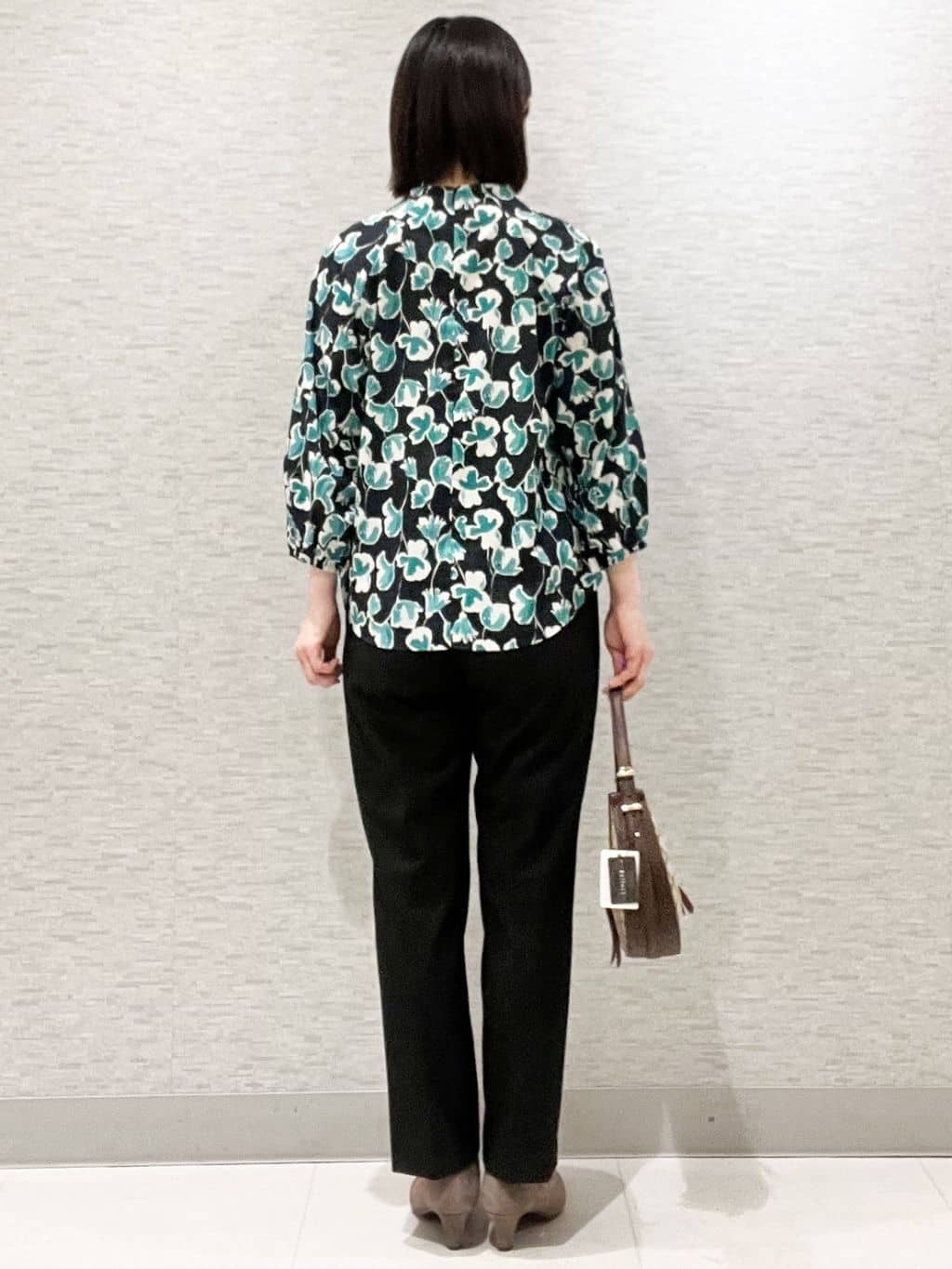 marikoさんの「Reflect｜【ジャケットのインナーにおすすめ◎】花柄タックデザインブブラウス」を使ったコーディネート