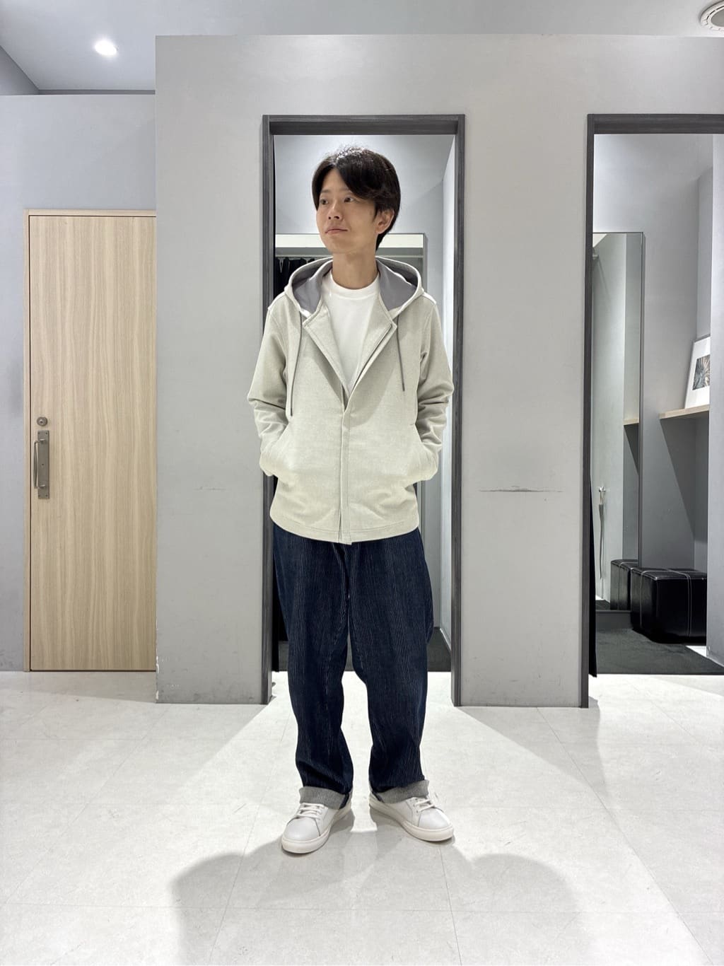 わいずみさんの「TAKEO KIKUCHI｜【JUST ONE LAYER】ダウンファブリックZIPパーカー」を使ったコーディネート