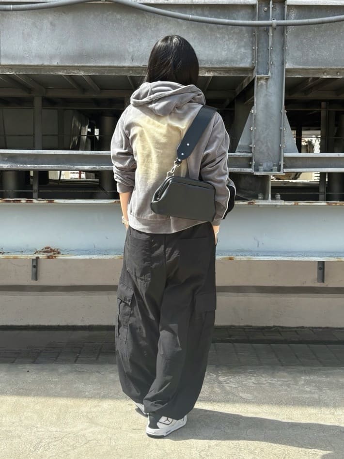 madokaさんの「tk.TAKEO KIKUCHI｜ヴィンテージライクベロアジップパーカー」を使ったコーディネート