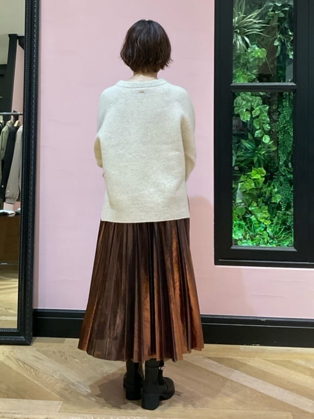 ogataさんの「DRESSTERIOR｜【洗える/ストレッチ性/オンオフ】箔プリントプリーツスカート」を使ったコーディネート