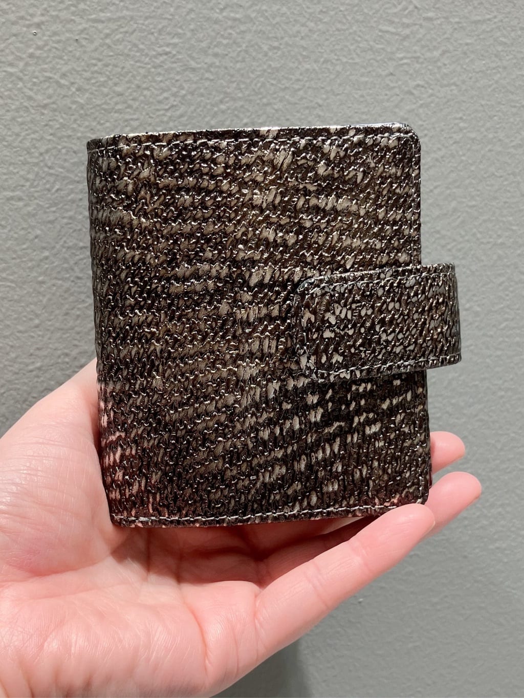 Cさんの「HIROKO HAYASHI｜DAMASCO（ダマスコ）薄型二つ折り財布」を使ったコーディネート