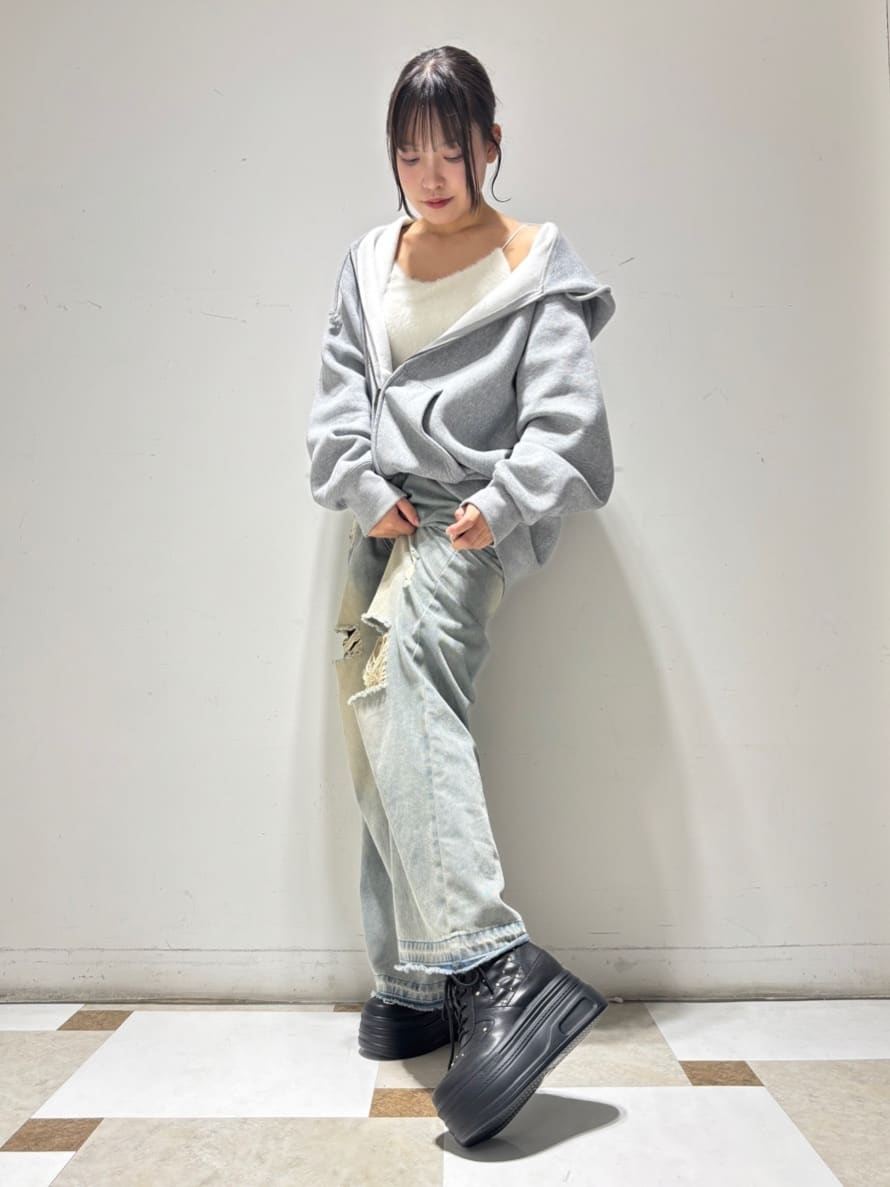 せらら⭐️さんの「ESPERANZA｜【EC先行販売】きゅんフィット厚底フラットキルティングスタッズスニーカー」を使ったコーディネート