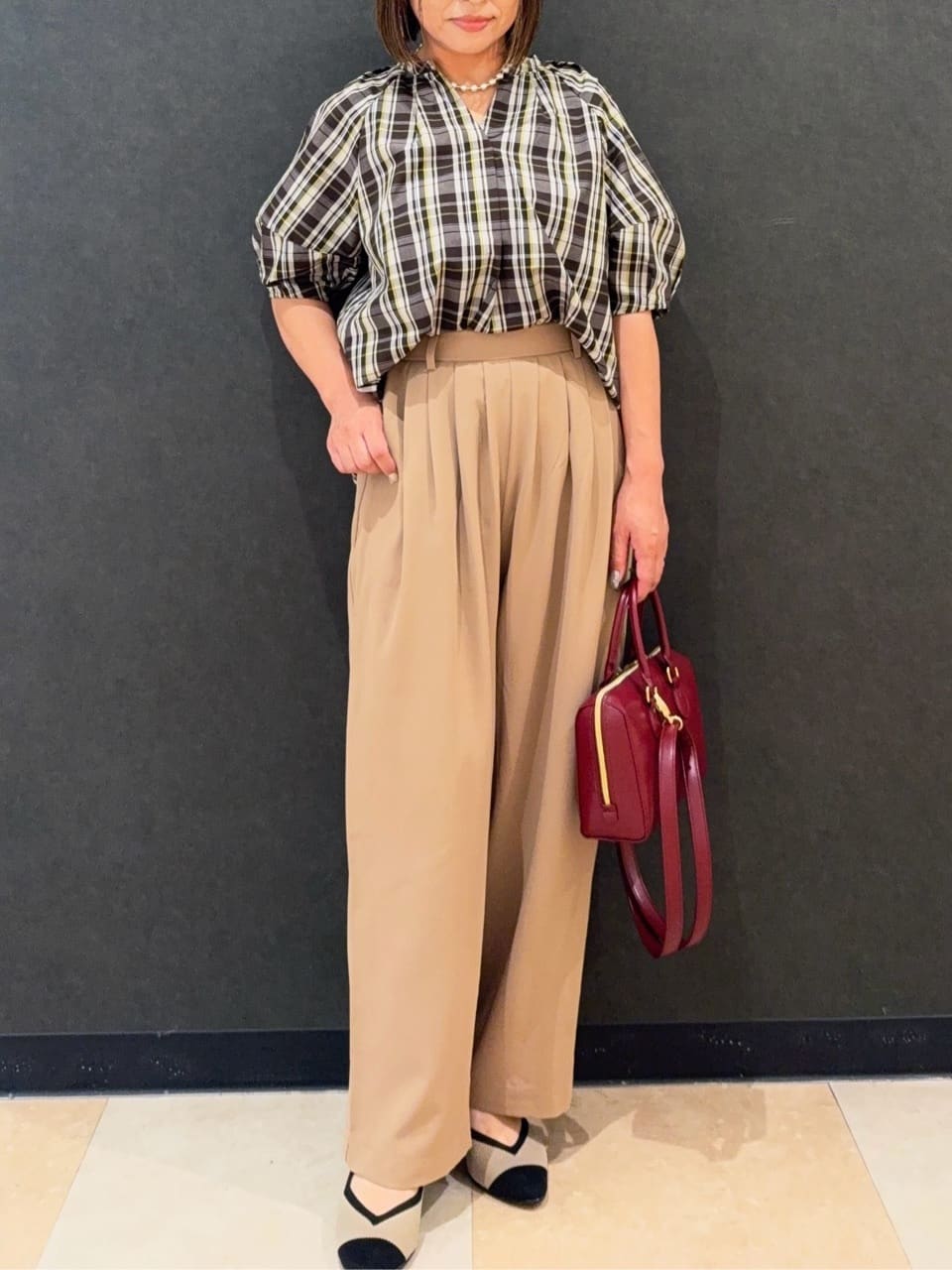 Megさんの「SHOO･LA･RUE｜【S-LL/洗濯後しわになりにくい】ランタンスリーブで女性らしく 5分袖スキッパーブラウス」を使ったコーディネート