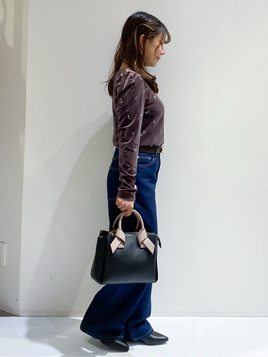 ちぃさんの「OPAQUE.CLIP｜バックシャン小花刺繍ベロアトップス【洗濯機OK】」を使ったコーディネート