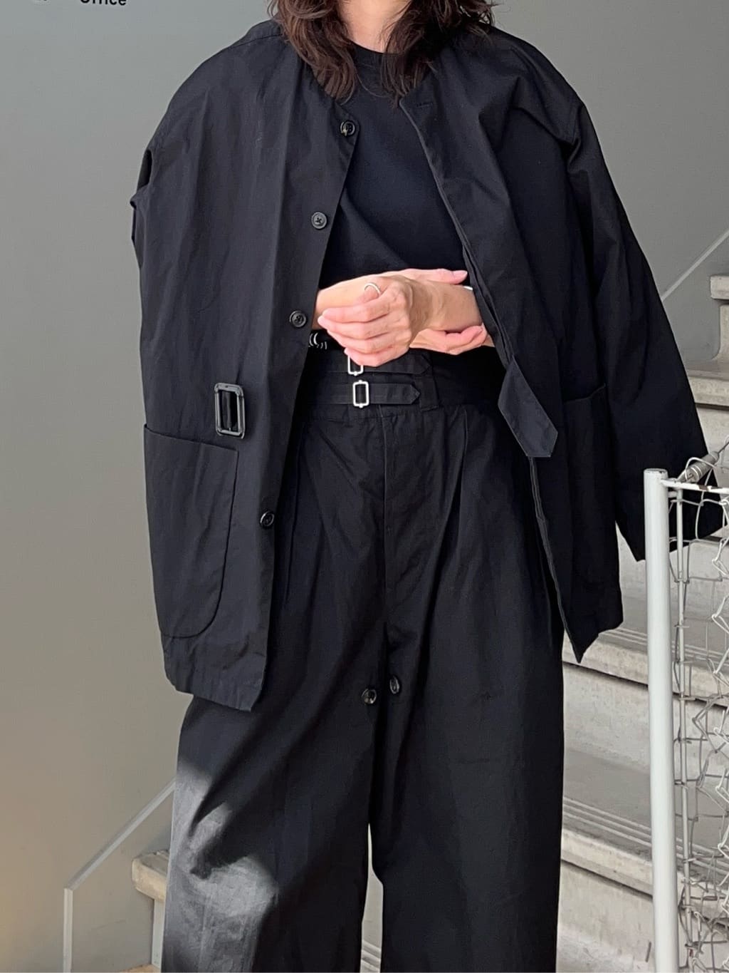 神野（jinno）さんの「TAKEO KIKUCHI｜真鍮製アソートバングル ー 洗練された大人のアクセント」を使ったコーディネート