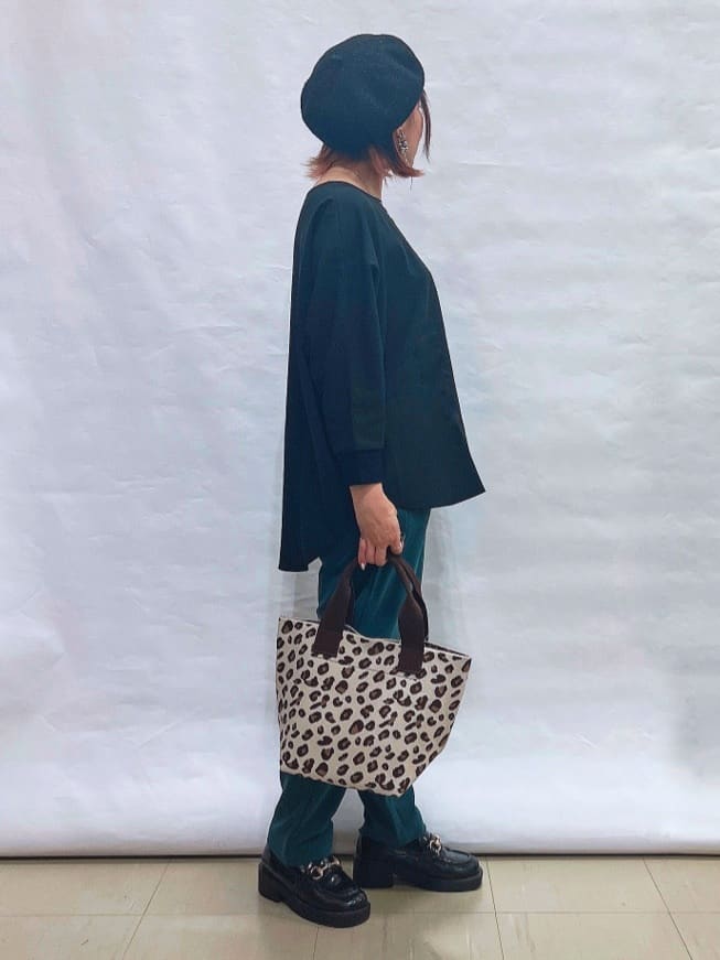 YUIさんの「SHOO･LA･RUE｜【高レビュー/洗濯後しわになりにくい】1枚でサマ見え 8分袖ドルマンブラウス」を使ったコーディネート