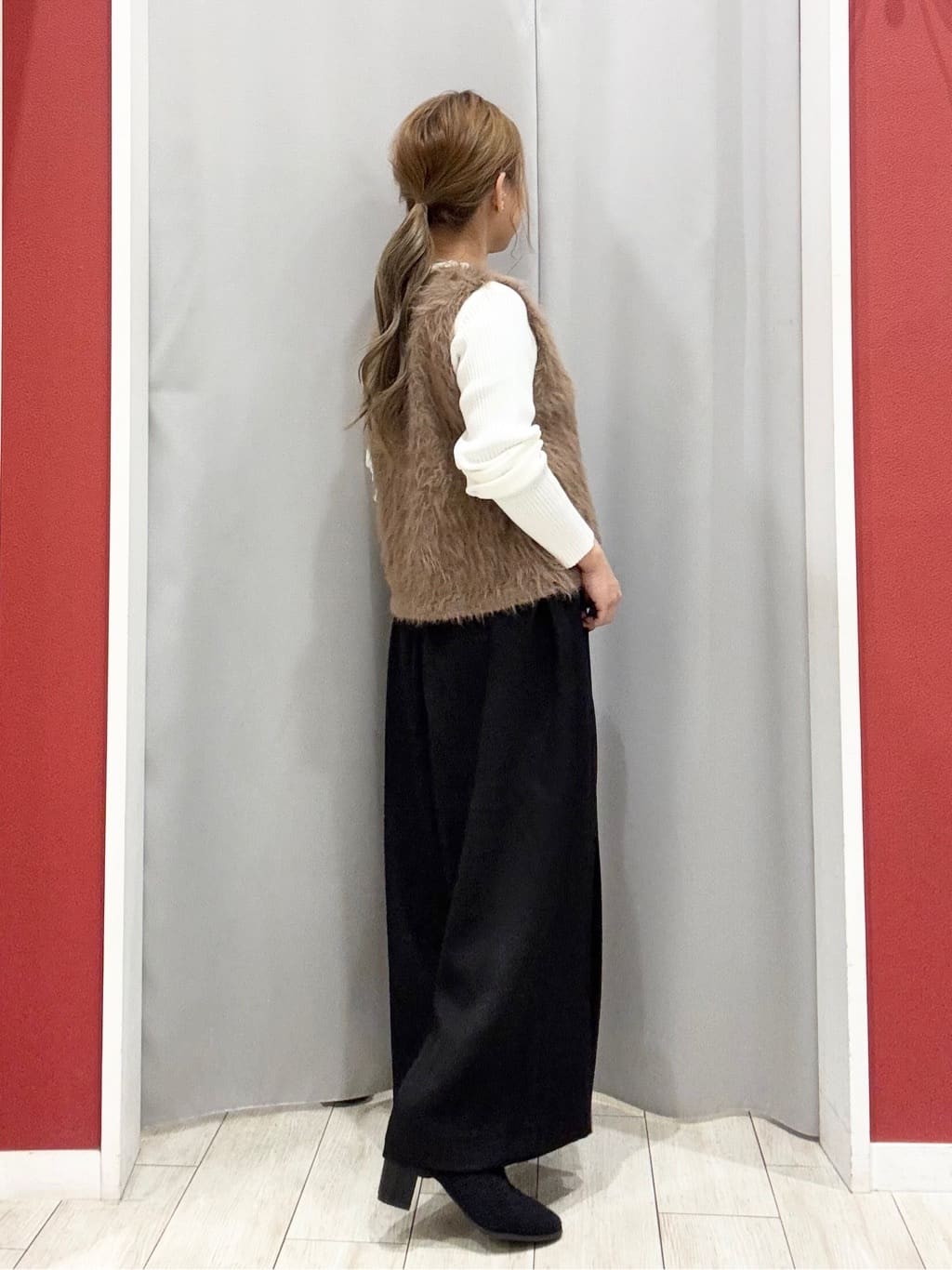 shioさんの「SHOO･LA･RUE｜【高レビュー/2点セット】着るだけでコーデが決まる フェザーニットベスト&times;リブニット」を使ったコーディネート