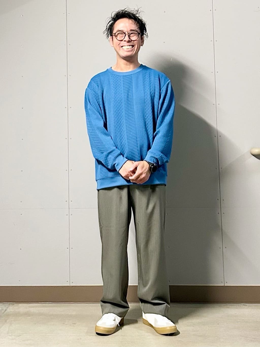 KENJI Iさんの「THE SHOP TK｜【無地に飽きた方へ】ふくれジャカードスウェット　洗濯機OK/6色展開/ユニセックスでおすすめ！」を使ったコーディネート