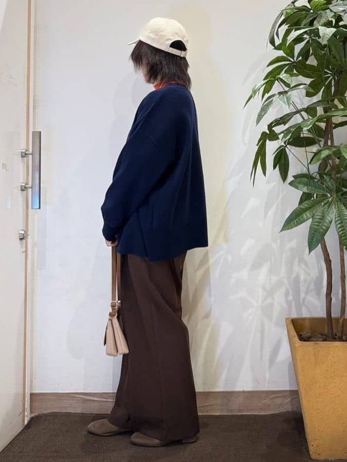 misakiさんの「SHOO･LA･RUE｜【洗濯機可/S-LL/セットアップ可】脚のラインをきれいに魅せる センタープレスワイドパンツ」を使ったコーディネート