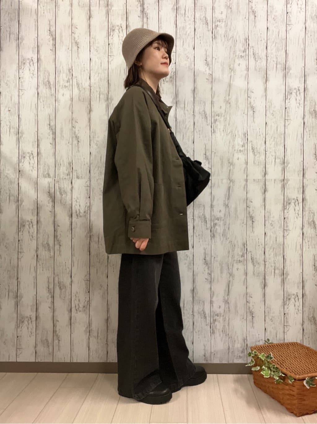 シカさんの「SHOO･LA･RUE｜【S-LL】オーバーシルエットでこなれ感 襟コール カバーオール」を使ったコーディネート