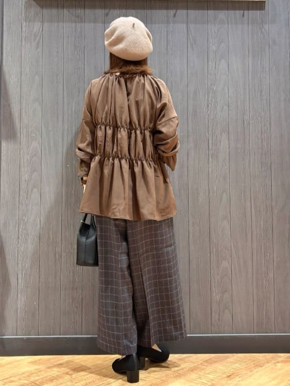 meiさんの「SHOO･LA･RUE｜シャーリングデザインブラウス」を使ったコーディネート