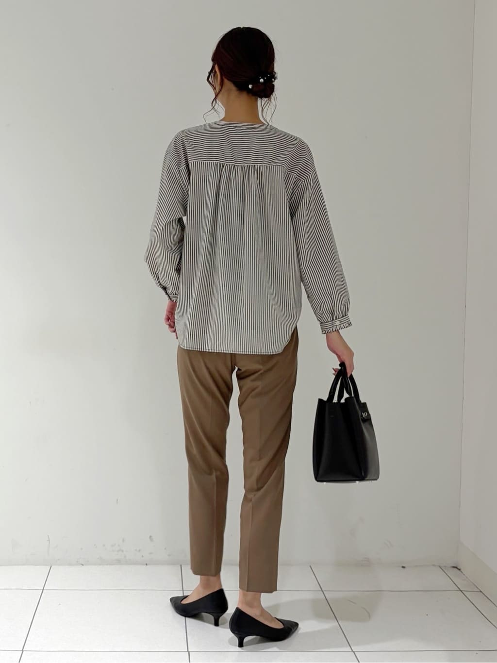shioriさんの「INDIVI｜【洗える】胸元タックフリル長袖ブラウス」を使ったコーディネート