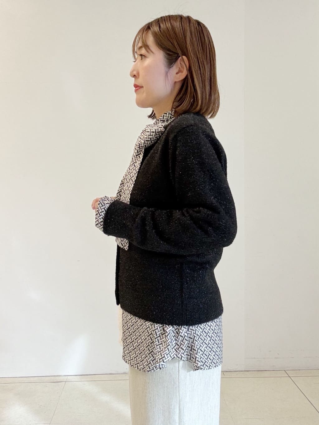 yoshiyaさんの「INDIVI｜ジオメプリントボウタイブラウス」を使ったコーディネート