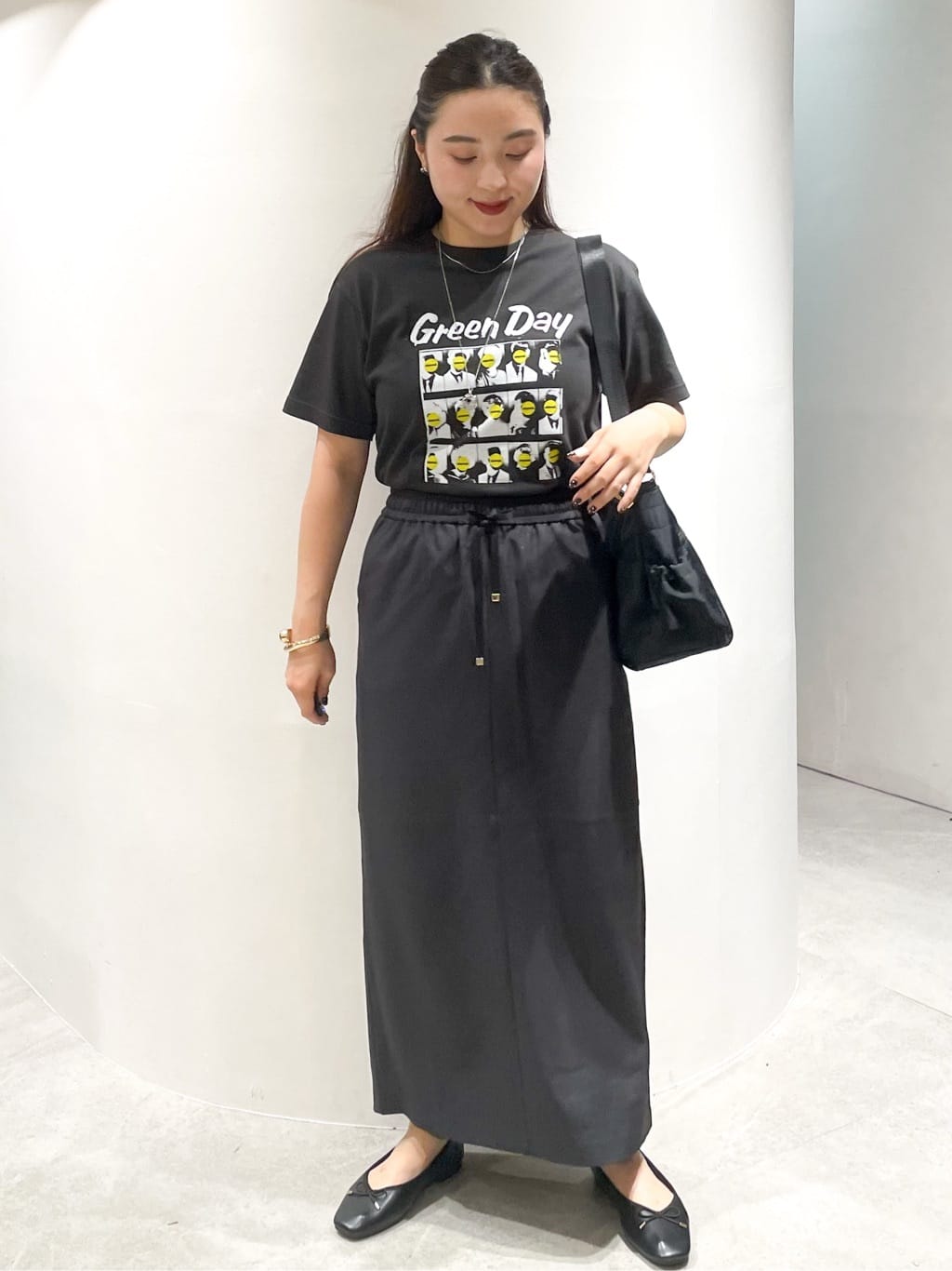 かりんさんの「OPAQUE.CLIP｜ロックTシャツ別注アソート【GREEN DAY／METALLICA／THE BEATLES】」を使ったコーディネート