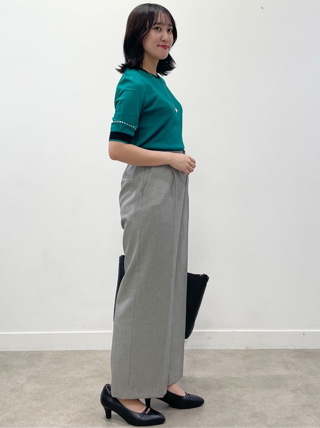 yukariさんの「Reflect｜【WEB先行カラーあり／手洗い可／アンサンブル可】バイカラー五分袖ニット」を使ったコーディネート