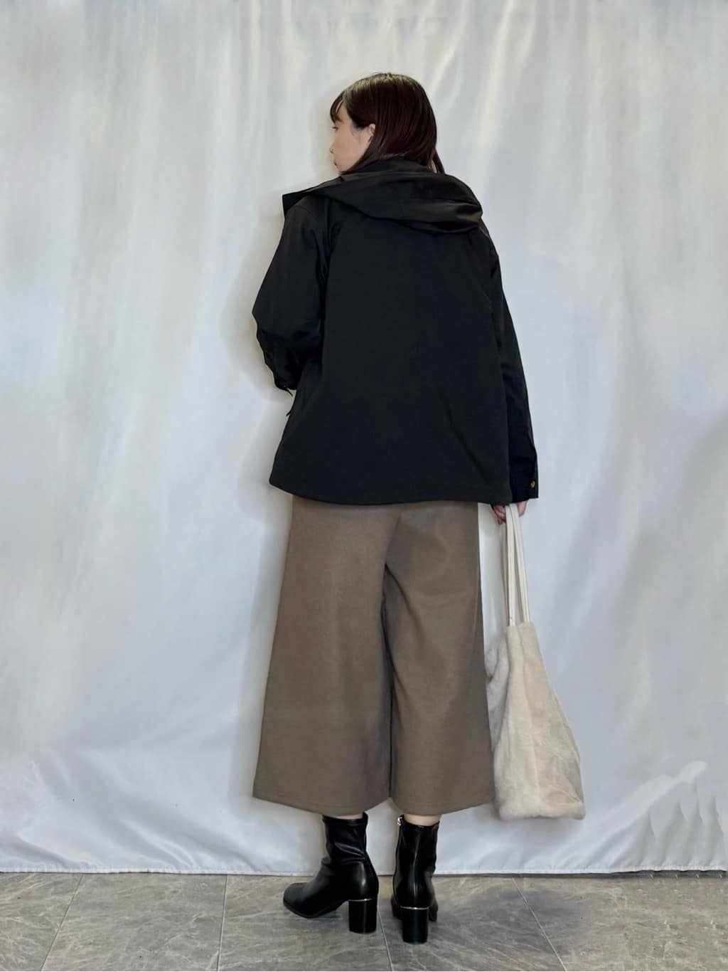 ネリさんの「SHOO･LA･RUE｜【洗濯機可】美脚見え あったか圧縮ニット ガウチョパンツ」を使ったコーディネート