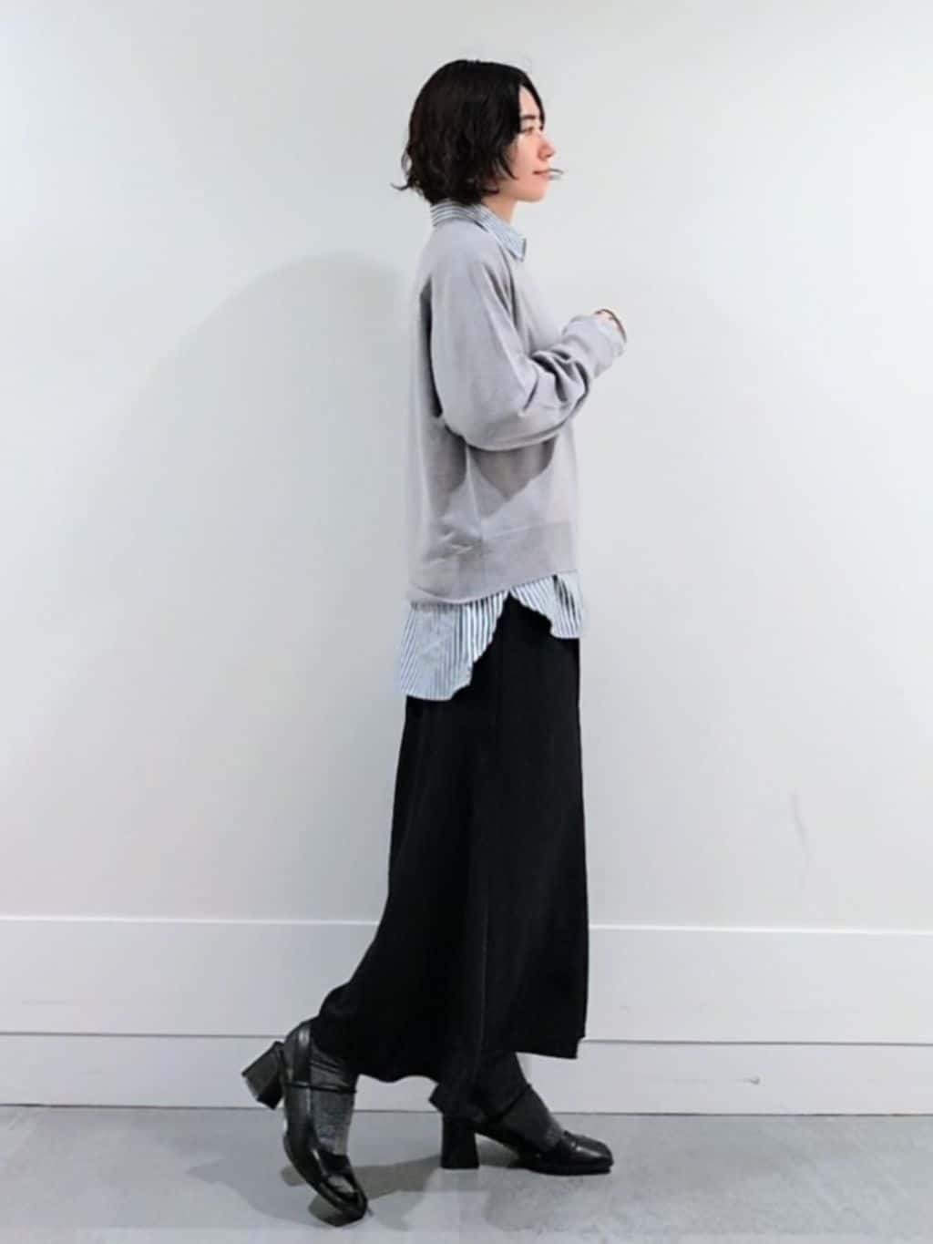 ミズタさんの「UNTITLED｜【8色展開／コンパクト丈】レーヨン混 コクーンニット」を使ったコーディネート