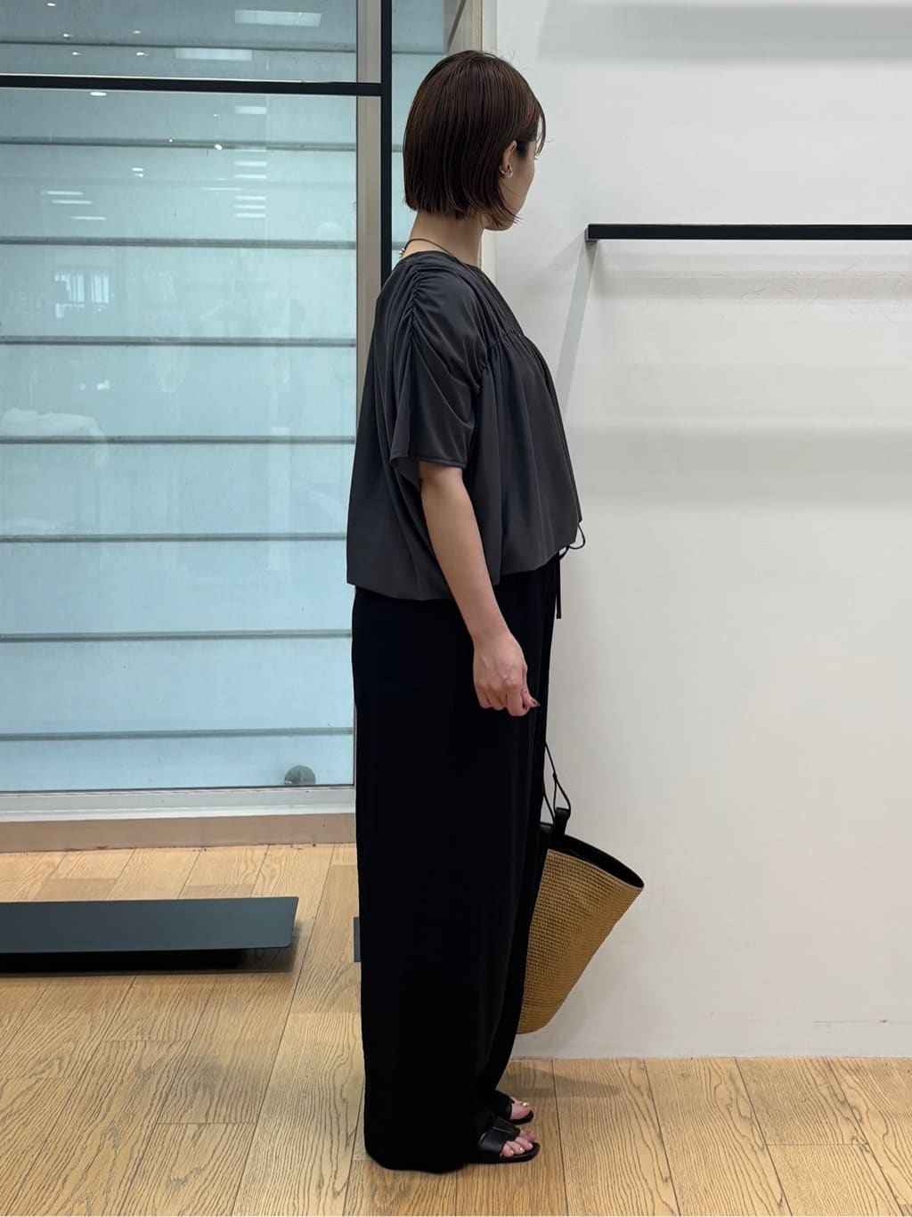 asamiさんの「INDIVI｜【洗える／体型カバー】シャーリングシアートップス」を使ったコーディネート