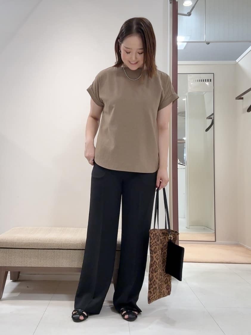 YUIさんの「UNTITLED｜【セットアップ可/はっ水/通勤】リラククール 半袖ブラウス」を使ったコーディネート