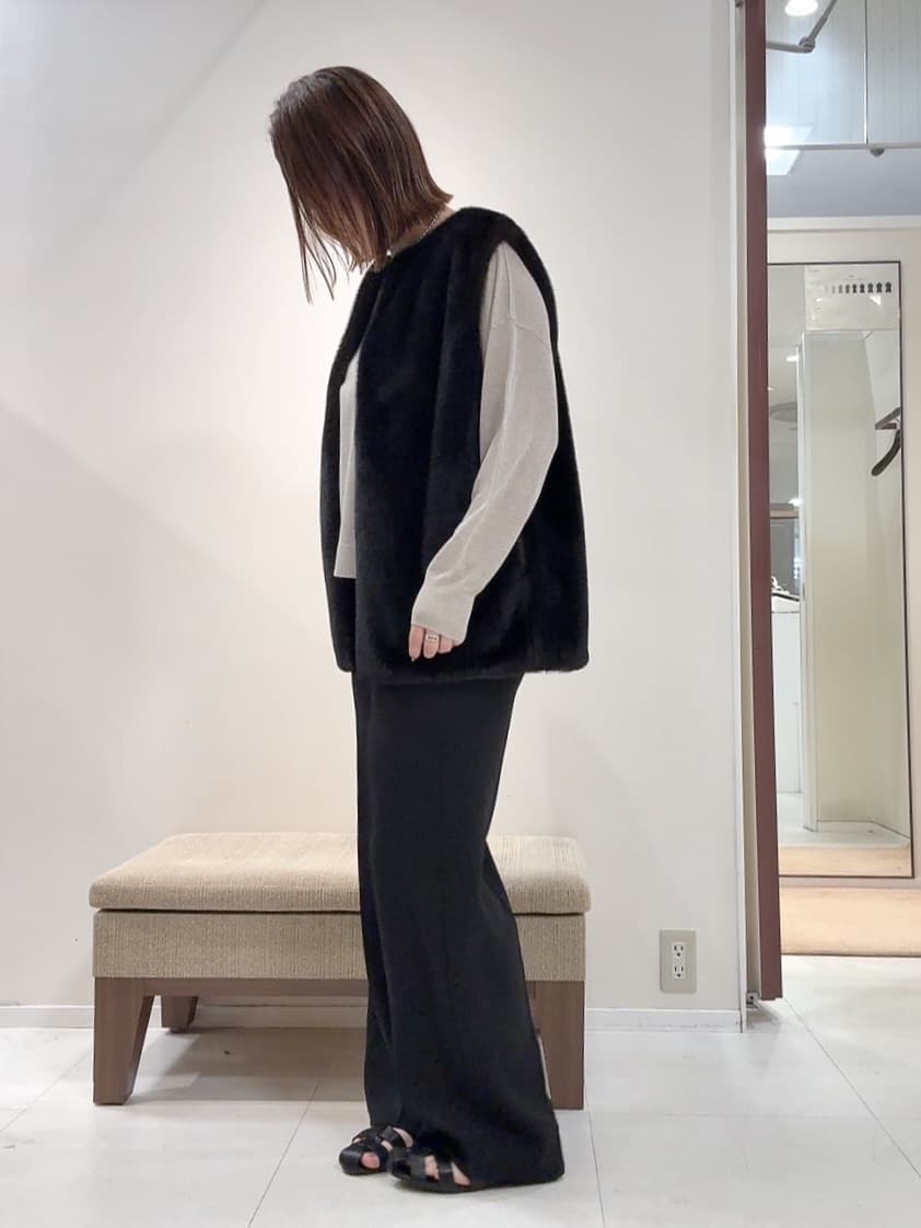 YUIさんの「UNTITLED｜【トレンド/ジレ】フェイクファーベスト」を使ったコーディネート
