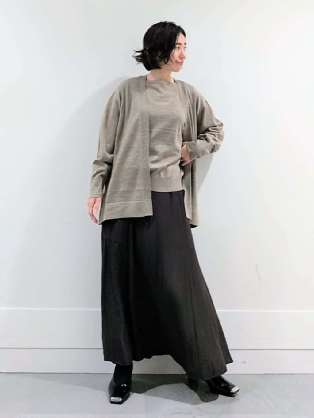 ミズタさんの「UNTITLED｜【アンサンブル可/洗える/ボタンなし】シルクウールカシミヤ 着流しカーディガン」を使ったコーディネート