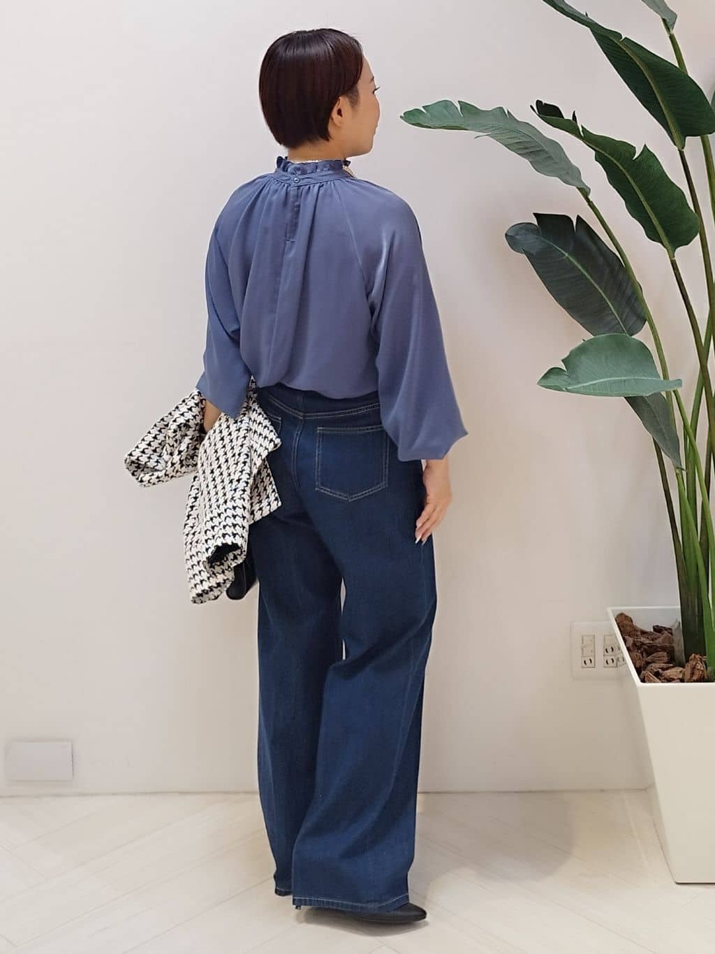 s u g iさんの「UNTITLED｜【グレー/ブルー/ジーンズ】ソフトワイドデニムパンツ」を使ったコーディネート