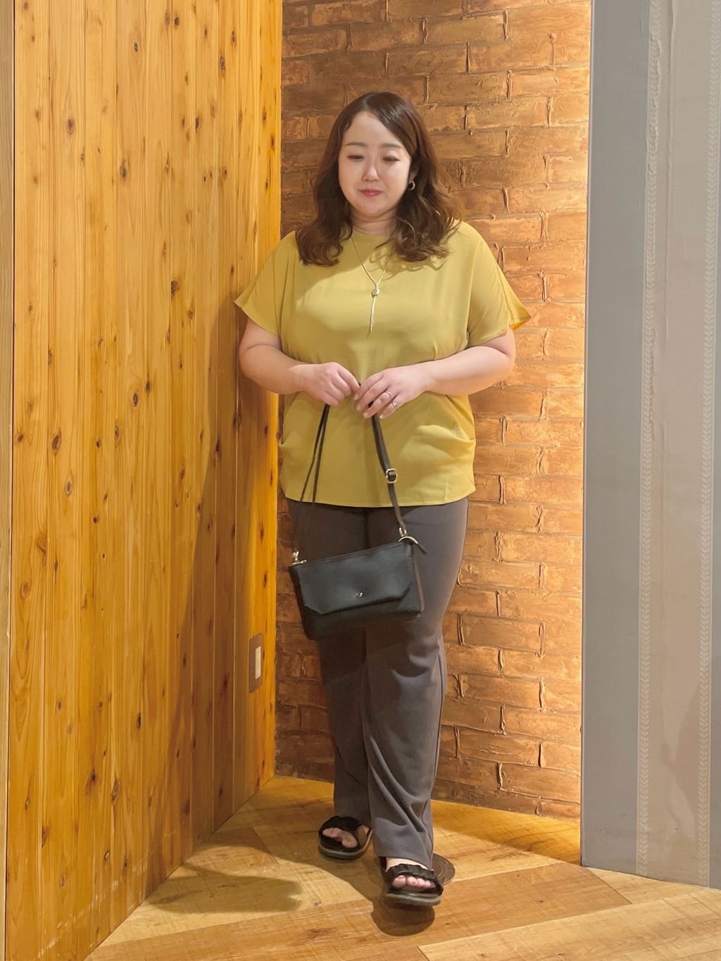 Risaさんの「SHOO･LA･RUE｜【S-LL/ひんやり/洗濯後しわになりにくい】インせず決まる はしごレースドルマンブラウス」を使ったコーディネート