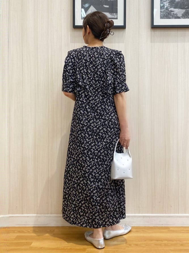 natsuさんの「SHOO･LA･RUE｜【S-LL】クラシカルな 花柄ワンピース」を使ったコーディネート