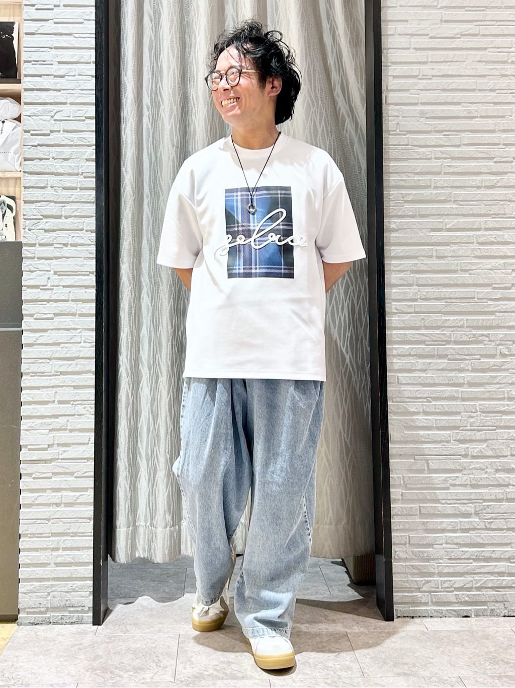KENJI Iさんの「THE SHOP TK｜コード刺繍フォトプリント半袖Tシャツ 【洗濯機OK】」を使ったコーディネート