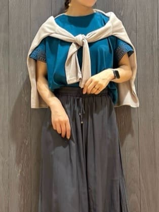 meiさんの「SHOO･LA･RUE｜【S-LL/ひんやり/UV】手の甲まで隠れる トッパーカーディガン」を使ったコーディネート