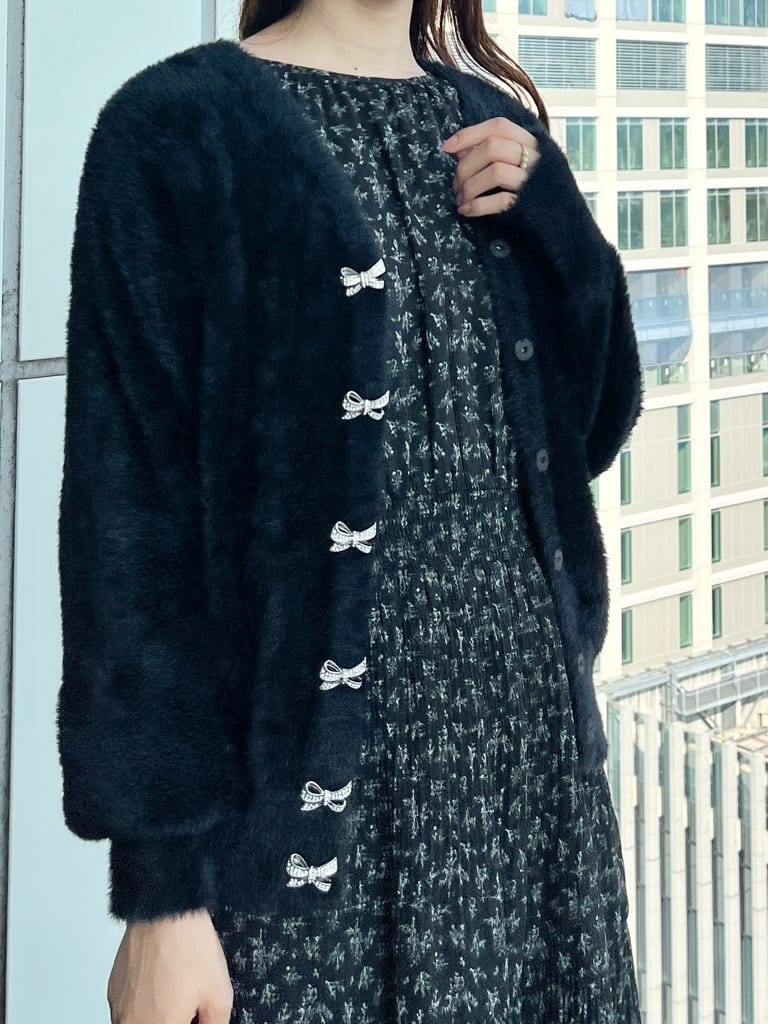 はばさんの「Couture brooch｜【一枚で着映える・花柄・通勤】前後2WAYシフォン楊柳小花ワンピース」を使ったコーディネート