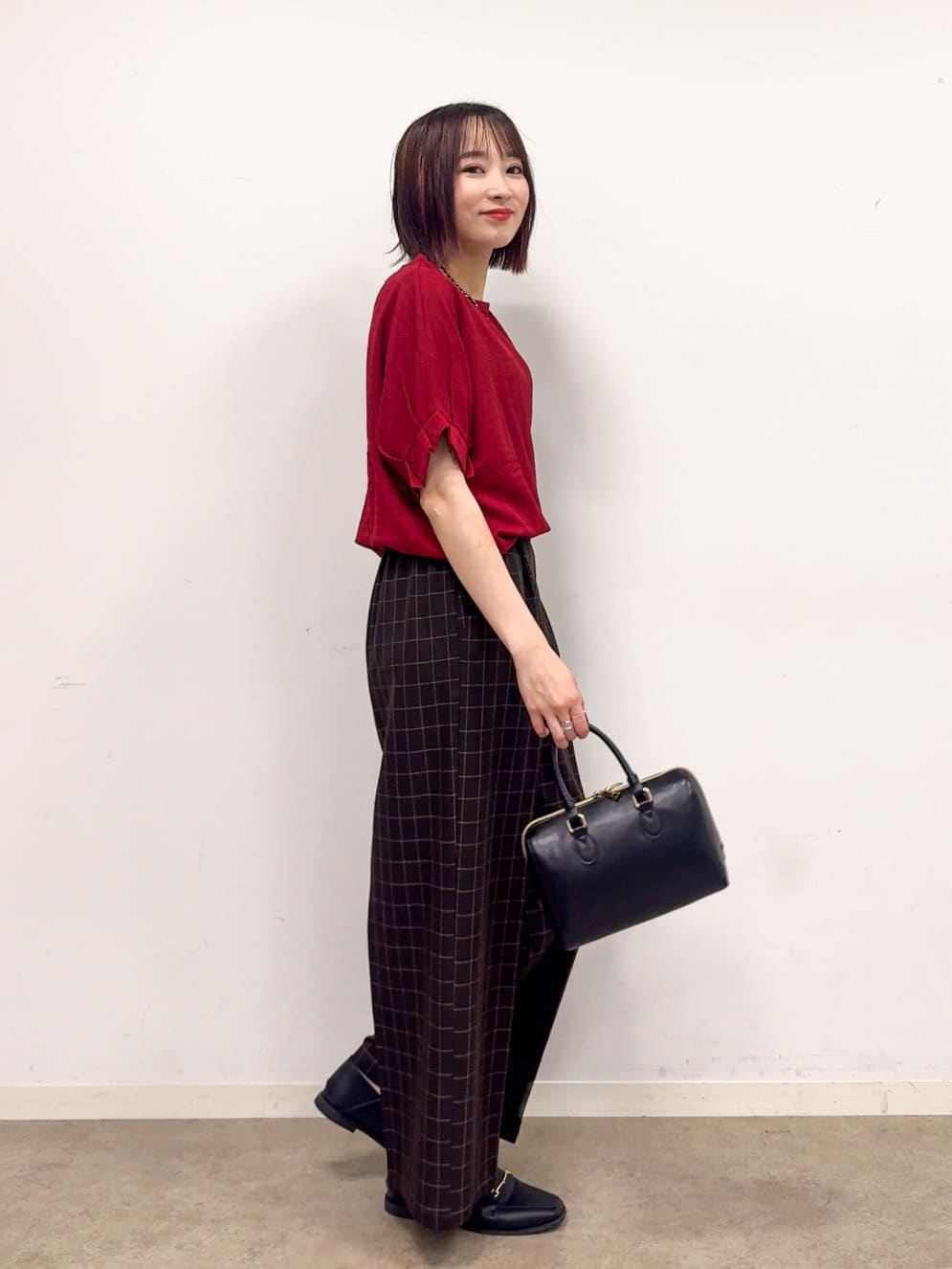 𝐜𝐡𝐢𝐤𝐚さんの「SHOO･LA･RUE｜【洗える】お袖のタックがアクセント インせず着られる さらさらドルマントップス」を使ったコーディネート