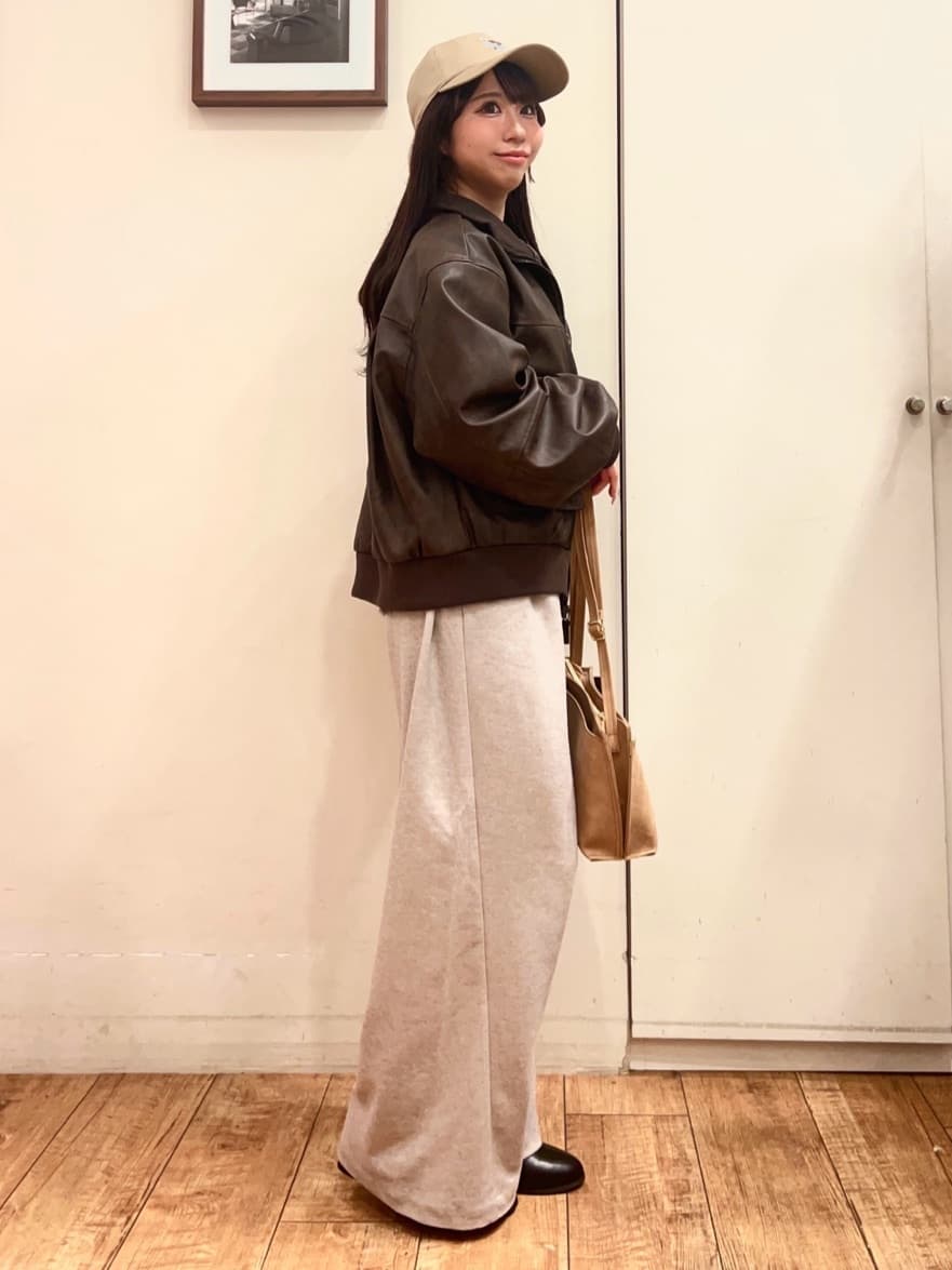 AIRIさんの「SHOO･LA･RUE｜【S-LL】大人綺麗 レザー調リブブルゾン」を使ったコーディネート