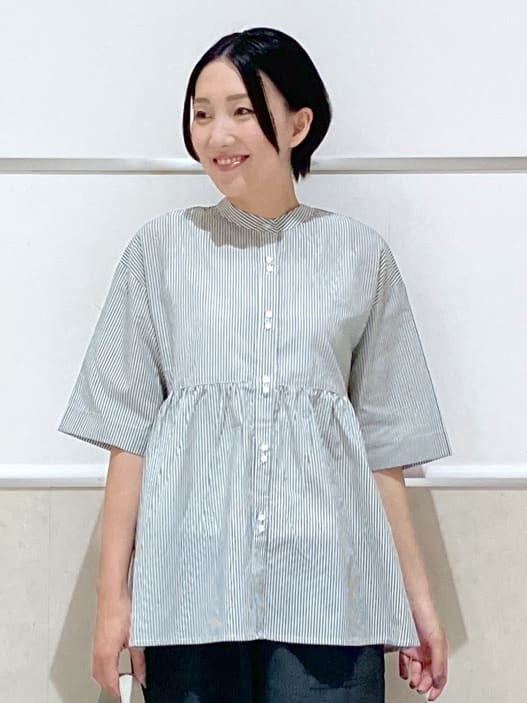eriko さんの「Dessin｜【洗える／体型カバー】バンドカラーペプラムブラウス」を使ったコーディネート
