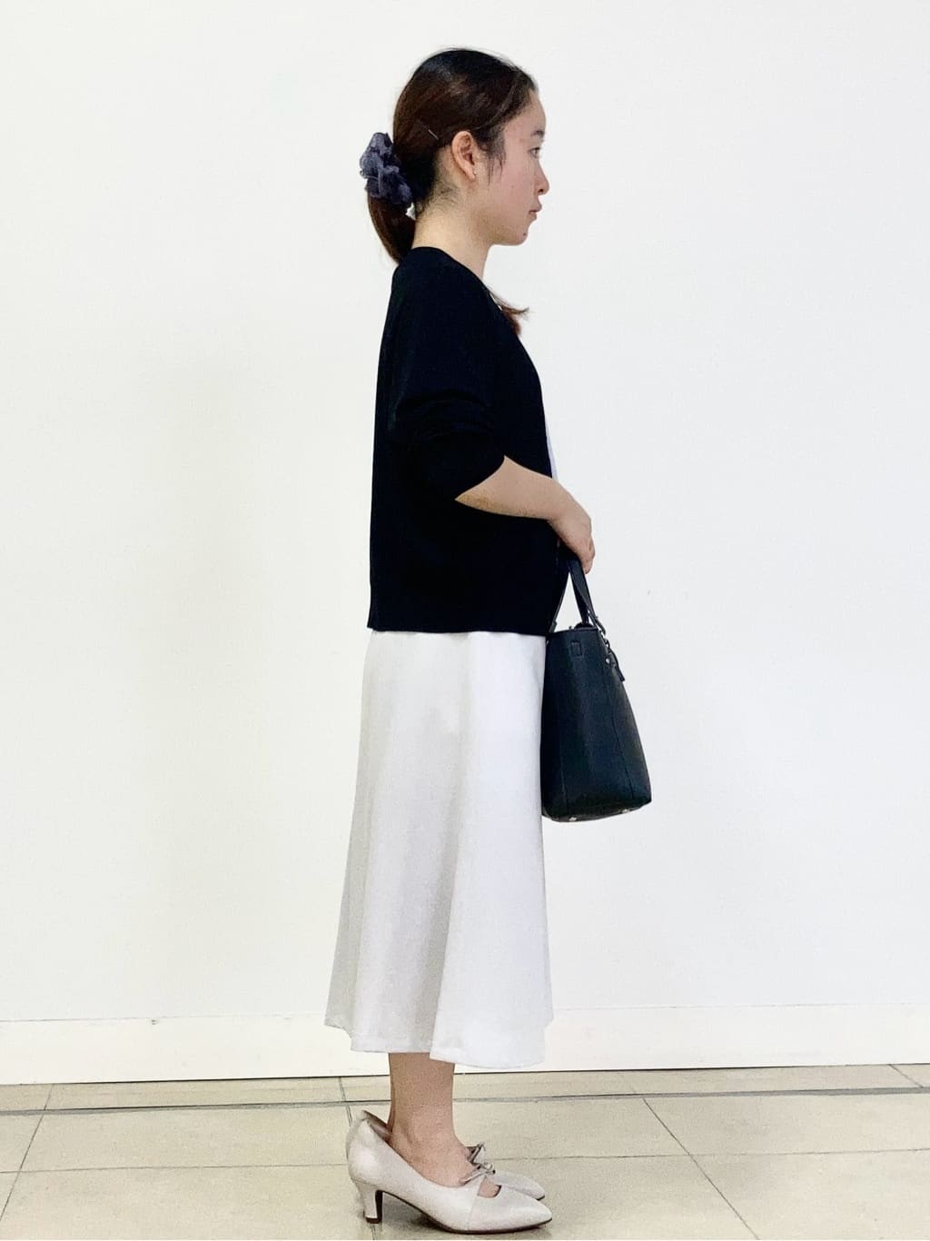 tomominさんの「Reflect｜【一枚着で着映え◎／ジャケットのインナーにも】フロント開きブラウス」を使ったコーディネート