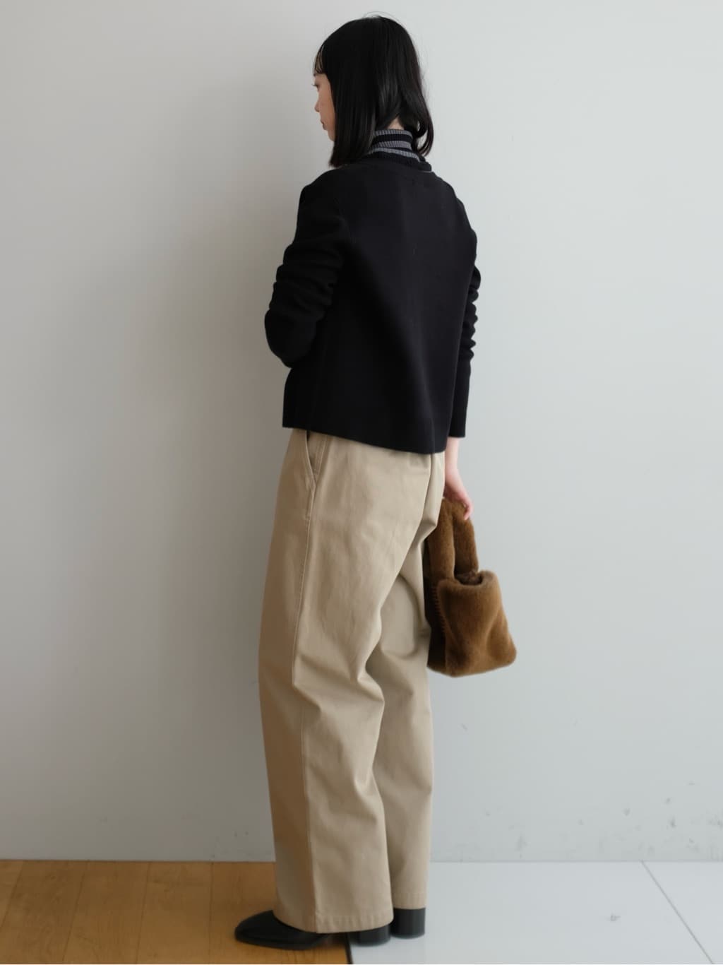 Kishimotoさんの「DRESSTERIOR｜シルクブレンドメリノウールリブプルオーバー」を使ったコーディネート
