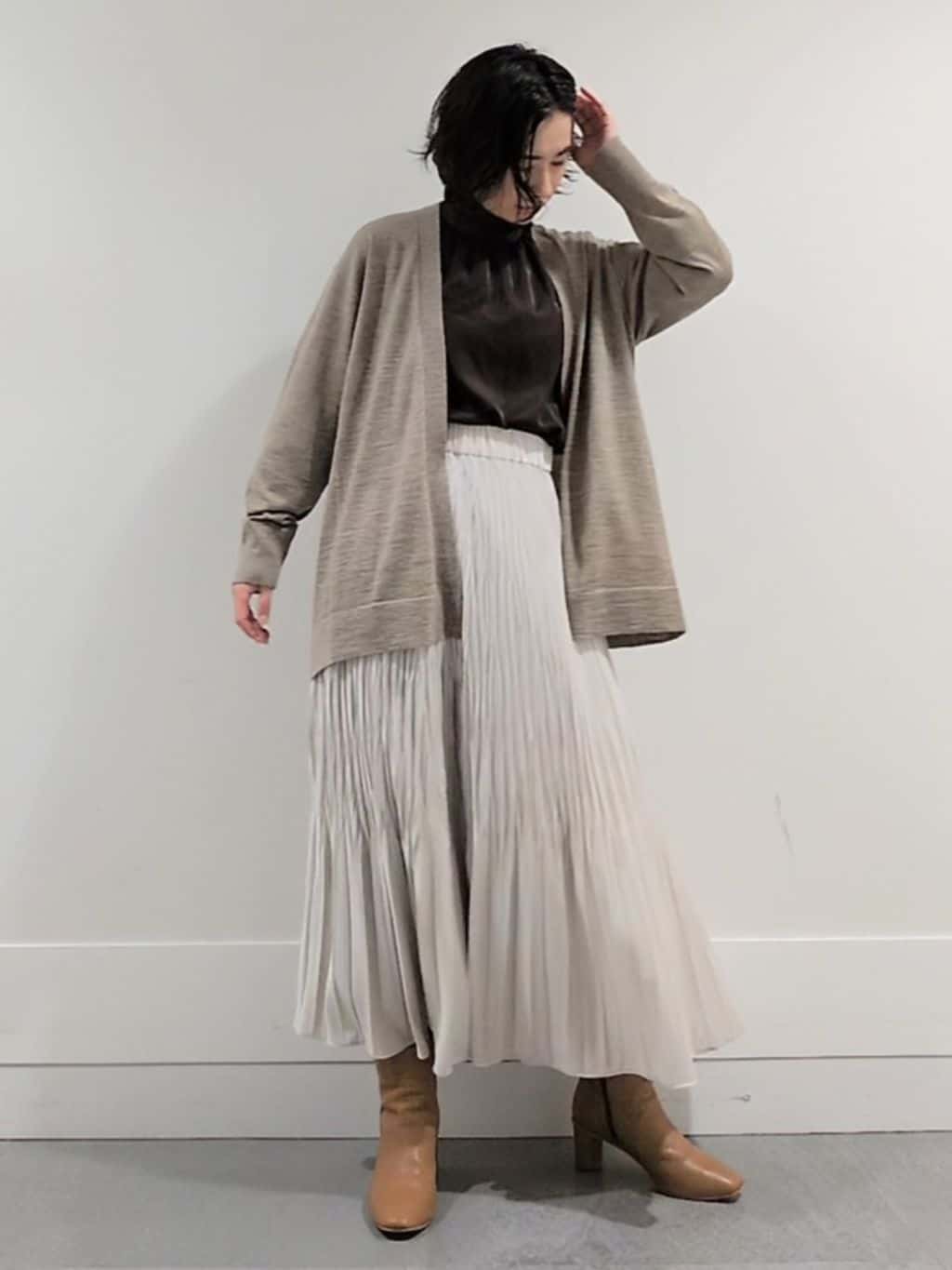 ミズタさんの「UNTITLED｜【アンサンブル可/洗える/ボタンなし】シルクウールカシミヤ 着流しカーディガン」を使ったコーディネート