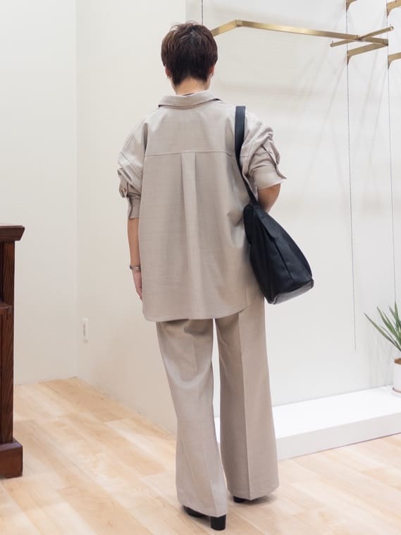 シュウコさんの「grove｜【カセット服/選べる着丈】洗濯機で洗えるオーバーシャツ」を使ったコーディネート