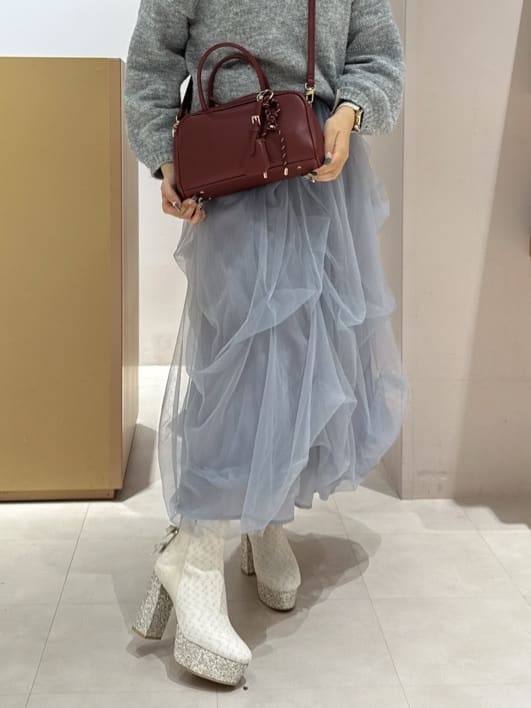 neinaさんの「ESPERANZA｜【ラク盛り/ショートブーツ】リピーター続出／脚長美脚 バックリボングリッターヒールショートブーツ」を使ったコーディネート
