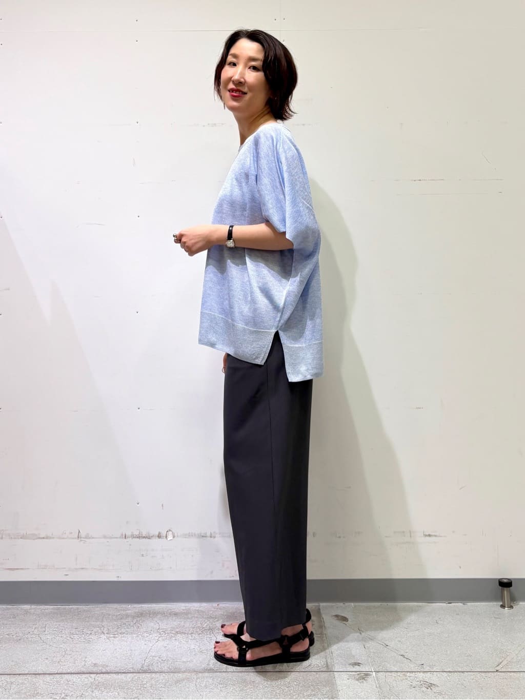 yuriさんの「INDIVI｜【UVケア／SETUP可能】エアリージョーゼット ワイドパンツ」を使ったコーディネート