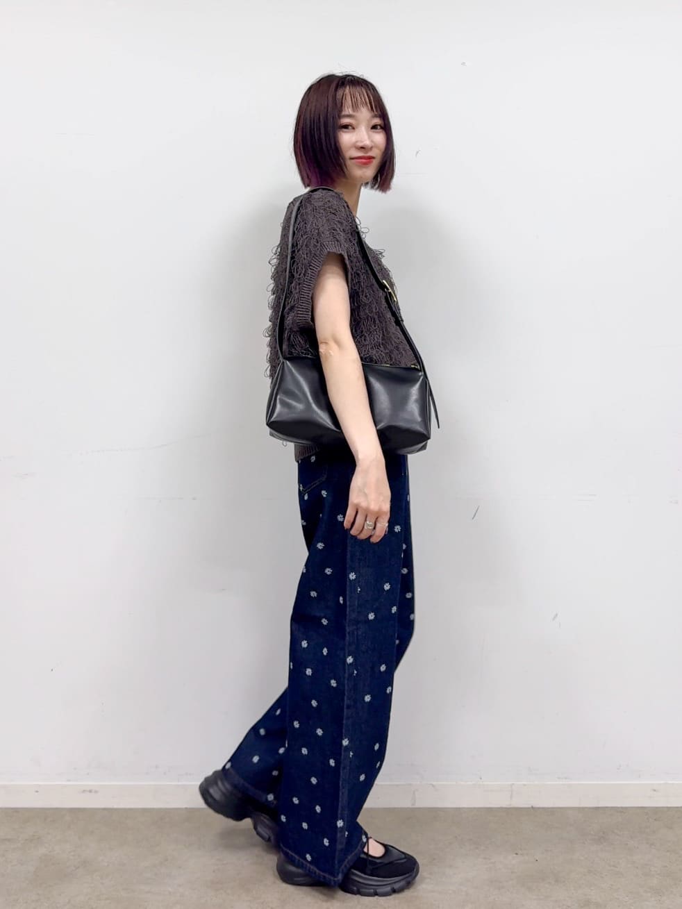 𝐜𝐡𝐢𝐤𝐚さんの「SHOO･LA･RUE｜【S-LL】周りと差がつく デイジー柄デニムワイドパンツ」を使ったコーディネート