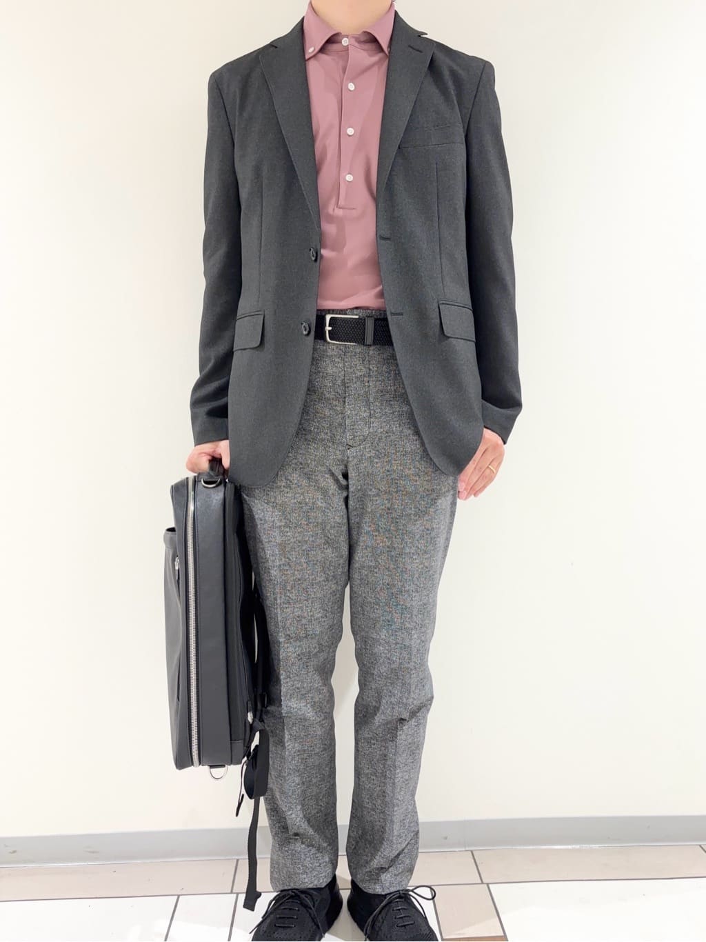 及川さんの「TAKEO KIKUCHI｜【抗菌防臭】COOL DOTS（R）ドビープリント パンツ」を使ったコーディネート