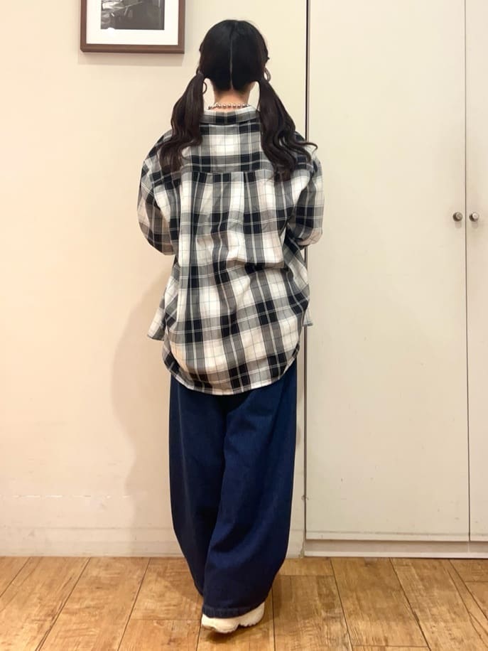 AIRIさんの「SHOO･LA･RUE｜グラフィックアソート ベーシックロンT」を使ったコーディネート