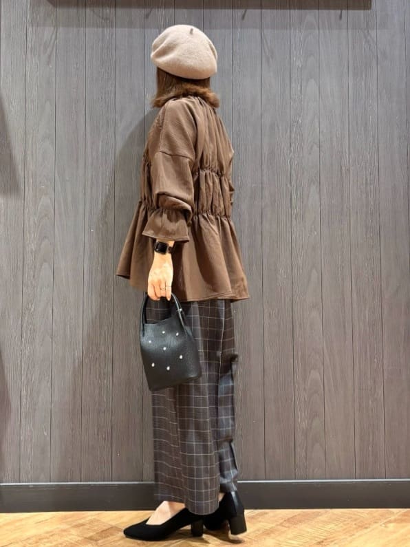 meiさんの「SHOO･LA･RUE｜シャーリングデザインブラウス」を使ったコーディネート
