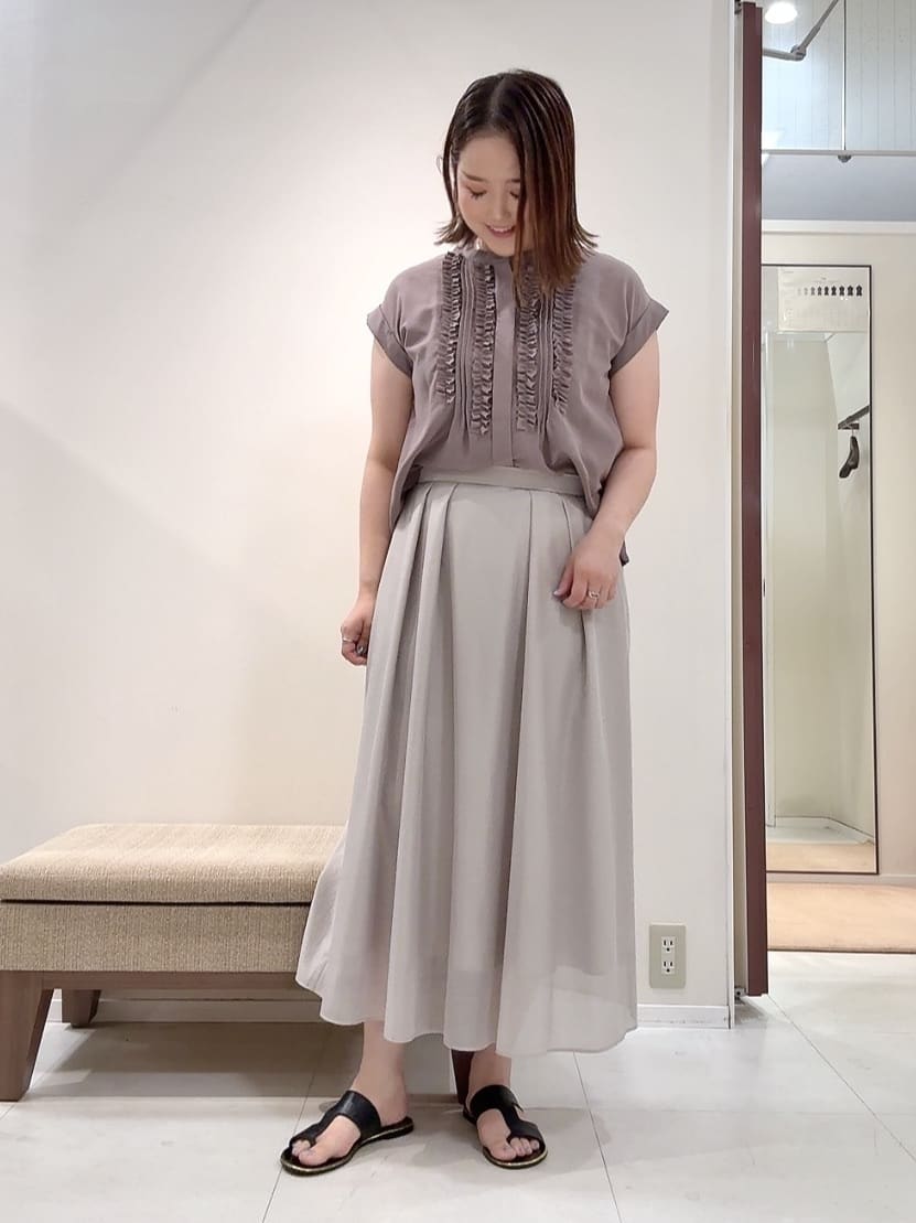 YUIさんの「UNTITLED｜【後ろウエストゴム/洗える】シアーフレアースカート」を使ったコーディネート