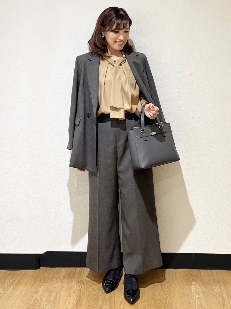 ayaさんの「Reflect｜【キレイめスタイル／通勤におすすめ◎】ボウタイシャンブレーカラーブラウス」を使ったコーディネート