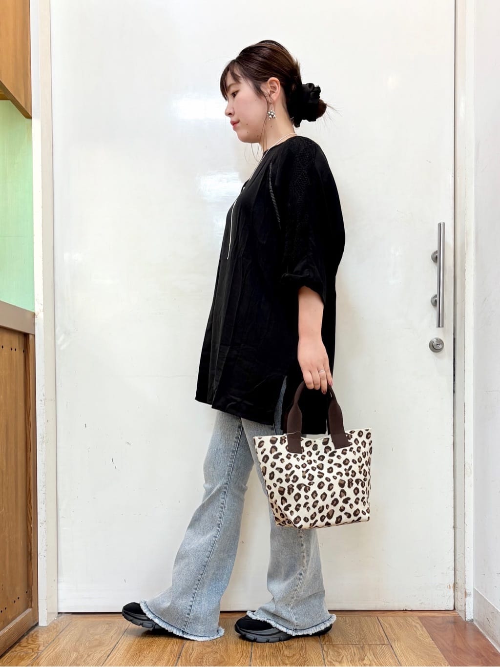 だいわさんの「SHOO･LA･RUE｜【S-LL】お袖デザインが華やか はしごレースチュニック」を使ったコーディネート