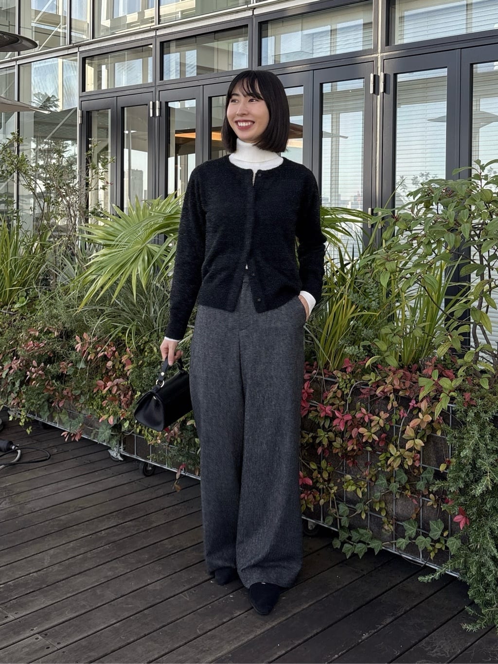 Yoshimiさんの「INDIVI｜【褒められパンツ／ウール混】ウォームウール ワイドパンツ」を使ったコーディネート
